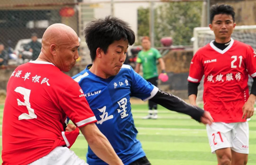 梅县区松源镇横坊村首届贺岁杯足球赛：新春