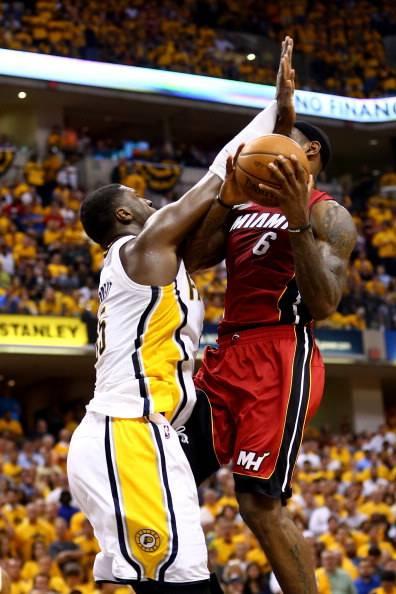 篮球关于秒的规则_nba篮球进攻24秒规则改成14秒_篮球进攻3秒什么意思
