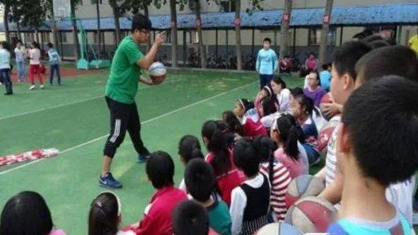 易懂篮球技巧教学_篮球技巧教学视频_篮球技巧教学百家号
