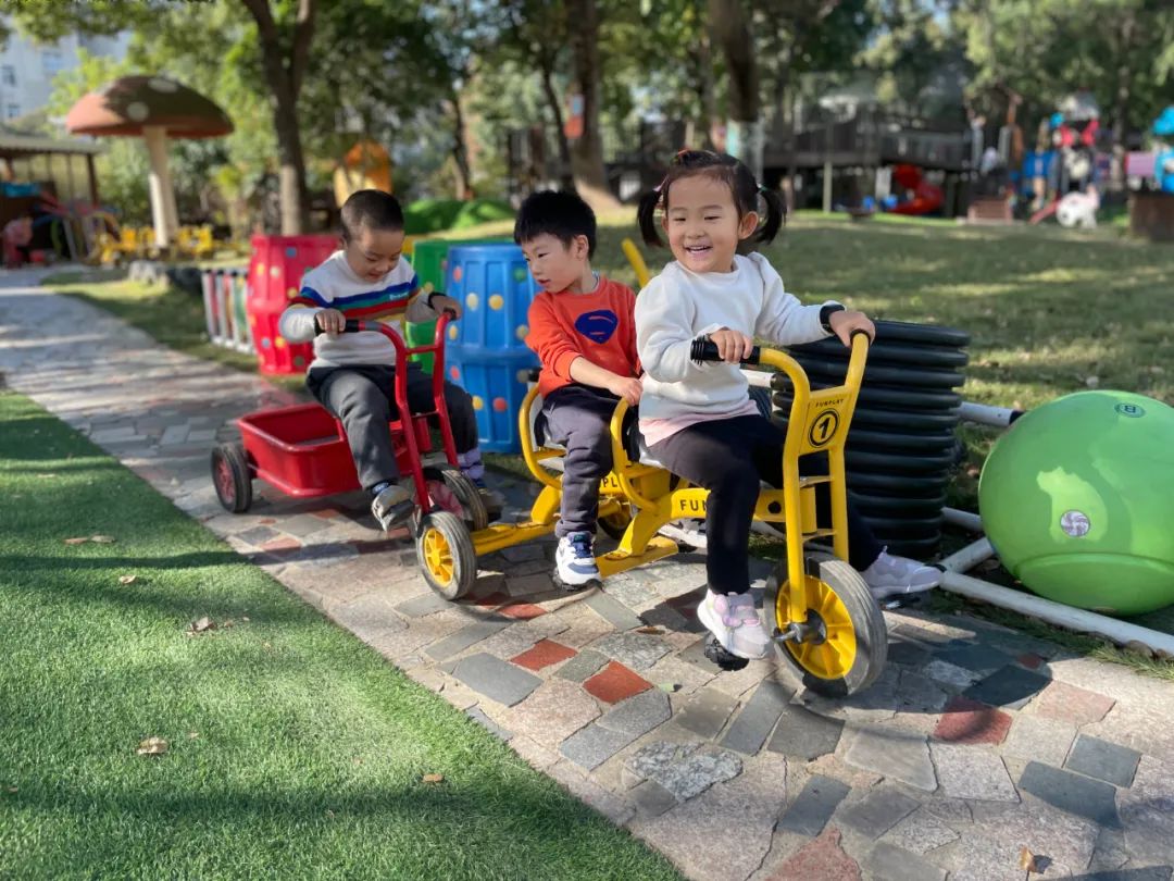 幼儿园大班踢足球目标_幼儿园大班踢足球规则_幼儿大班踢足球教案