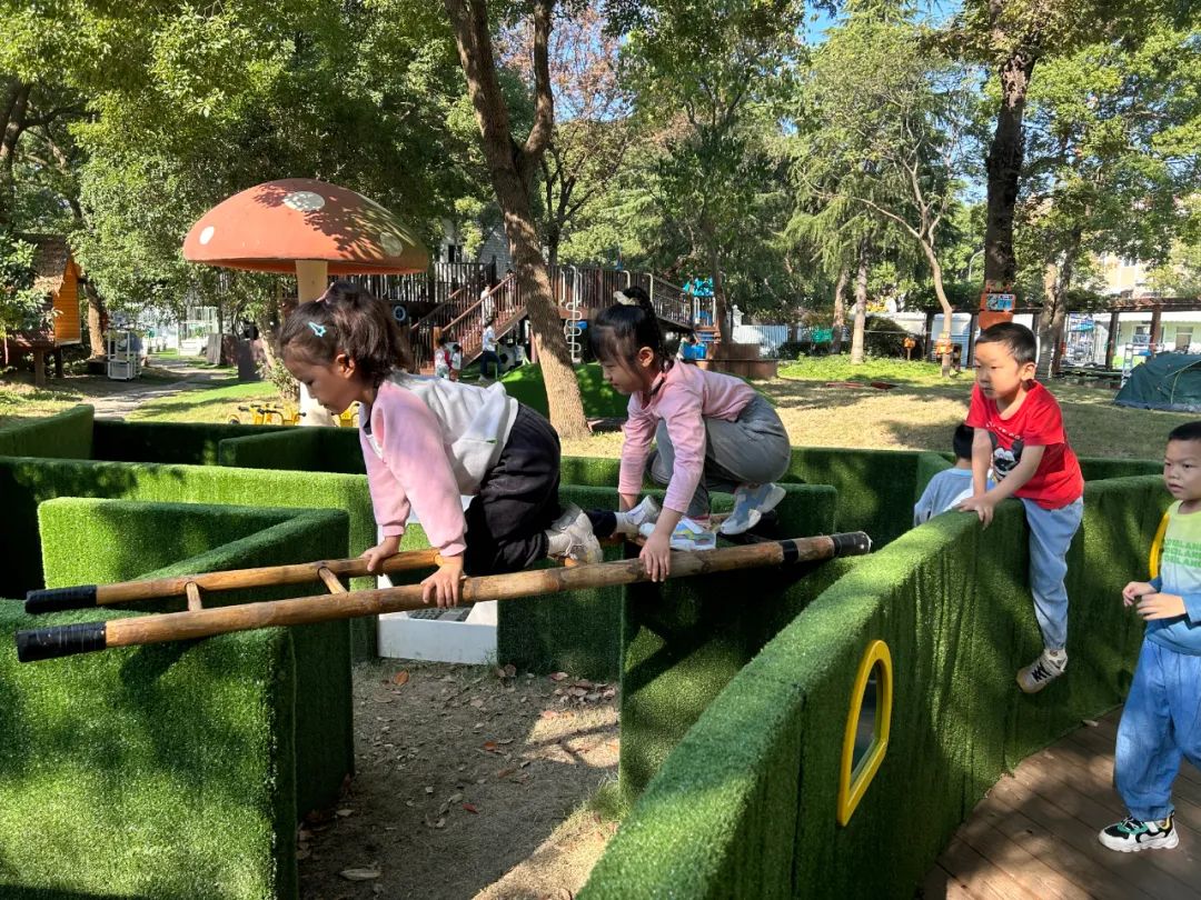幼儿园大班踢足球规则_幼儿园大班踢足球目标_幼儿大班踢足球教案