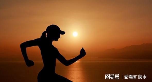 瑜伽有氧运动视频教程_居家瑜伽有氧运动_居家瑜伽动作