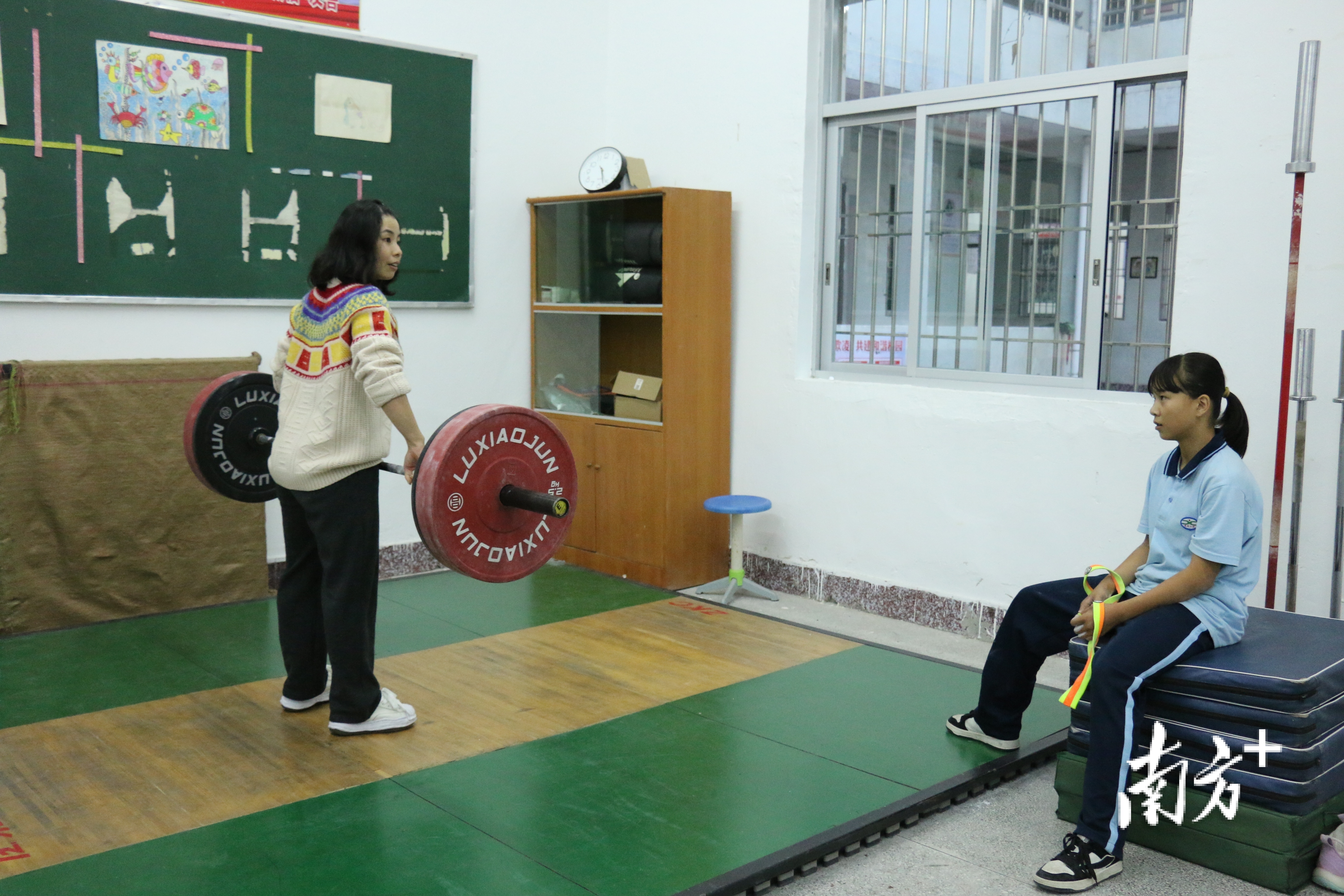 饶平举重世界冠军_举重冠军在饶平是谁_饶平女子举重冠军