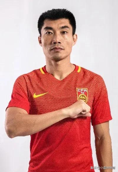 足球世界历史第一球员是谁_足球历史球员实力排名_足球历史人物排名
