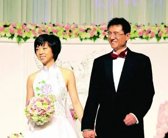 富豪嫁游泳冠军香港电视剧_游泳冠军嫁给香港富豪_游泳冠军嫁香港富豪