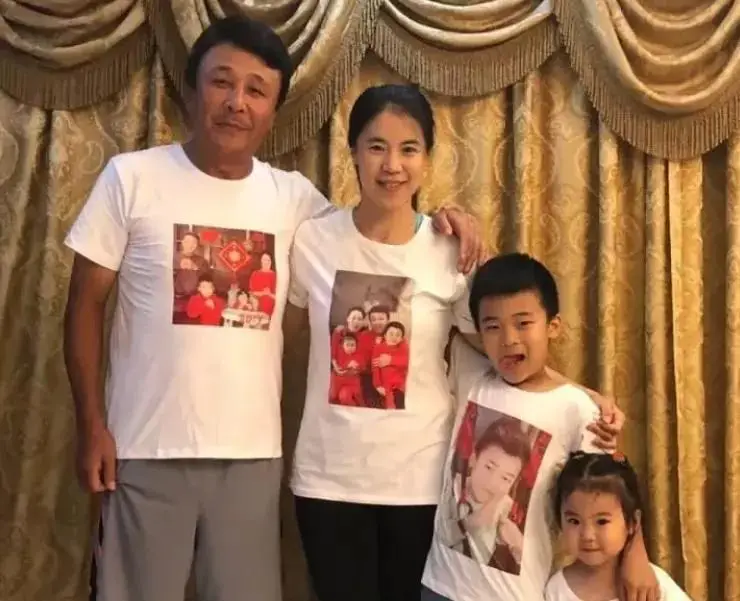 游泳冠军嫁香港富豪_富豪嫁游泳冠军香港电视剧_游泳冠军嫁给香港富豪