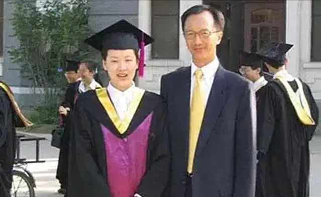 游泳冠军嫁给香港富豪_游泳冠军嫁香港富豪_富豪嫁游泳冠军香港电视剧
