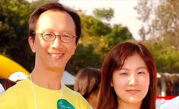 游泳冠军嫁香港富豪_游泳冠军嫁给香港富豪_富豪嫁游泳冠军香港电视剧