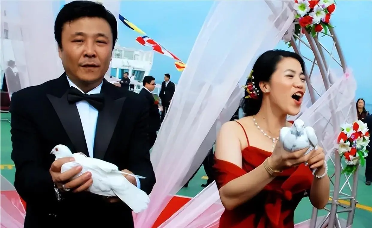 游泳冠军嫁香港富豪_游泳冠军嫁给香港富豪_富豪嫁游泳冠军香港电视剧