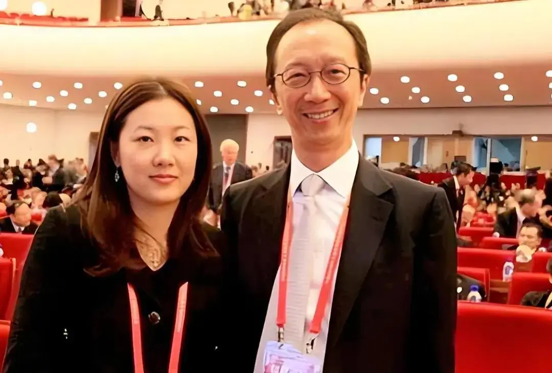 游泳冠军嫁香港富豪_游泳冠军嫁给香港富豪_嫁香港富豪的运动员