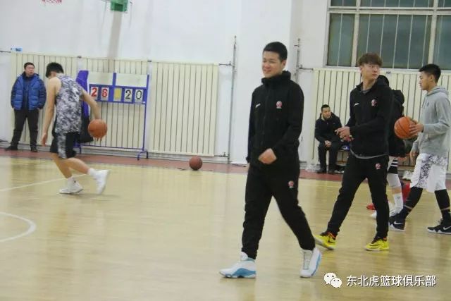 东北篮球规则_东北篮球人才太多_东北篮球队