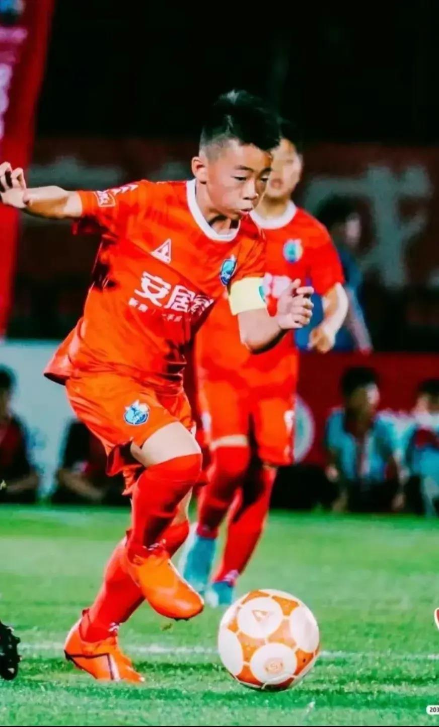 14岁邝兆镭签约西班牙达姆U14梯队，成为中国足球未来之星