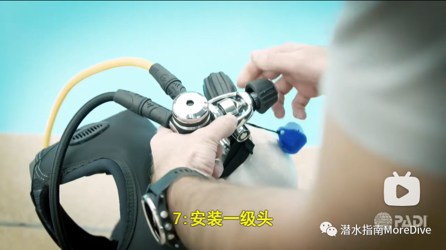 初学游泳吸气窍门_游泳如何吸气和呼气视频_游泳时吸气小技巧视频教程